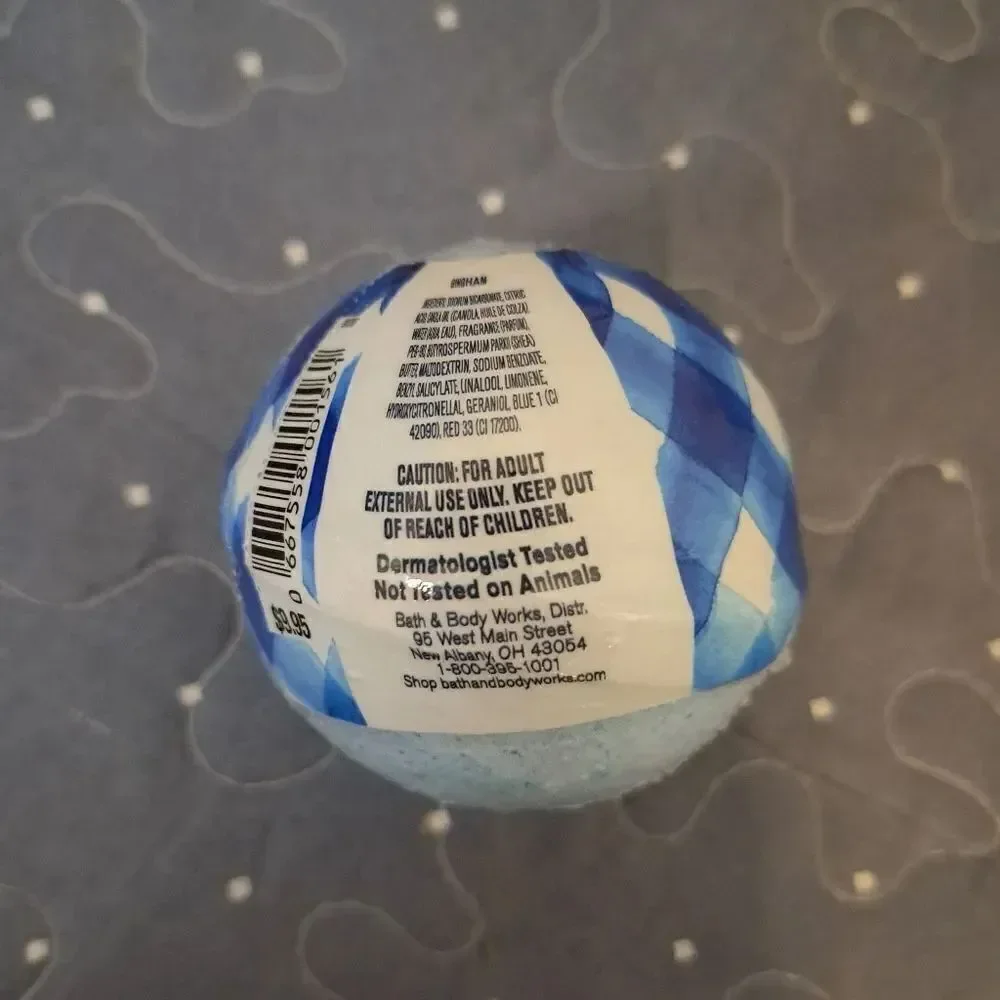 Bath & Body Gingham bath bomb - new